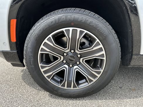 New 2025 Jeep Wagoneer 4WD w/ Premium Group I image 13