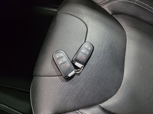 Used 2019 Jeep Cherokee Limited AWD/4WD image 32