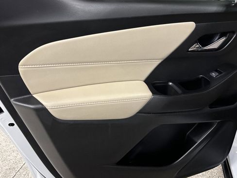 Used 2023 Chevrolet Traverse LS image 8