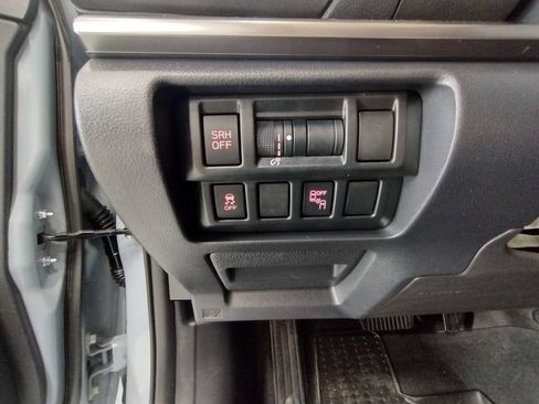 Used 2019 Subaru Crosstrek 2.0i Limited w/ Moonroof Package w/Navigation AWD/4WD image 23