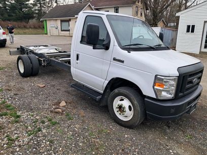 Used 2018 Ford E-450 and Econoline 450 Super Duty w/ Power Windows & Locks Group