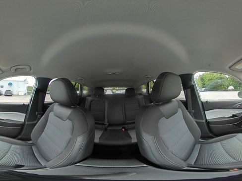 Used 2025 Chevrolet Trax LT FWD image 41