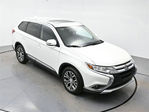 Used 2017 Mitsubishi Outlander SE image 31