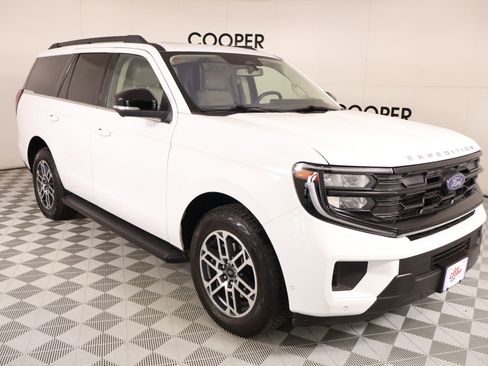 Used 2025 Ford Expedition Active AWD/4WD image 1