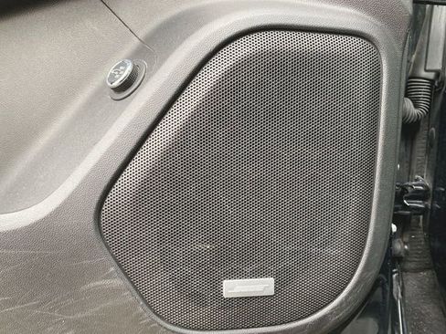 Used 2023 GMC Acadia SLT image 24