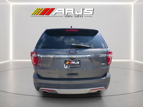 Used 2016 Ford Explorer XLT w/ Equipment Group 202A image 3