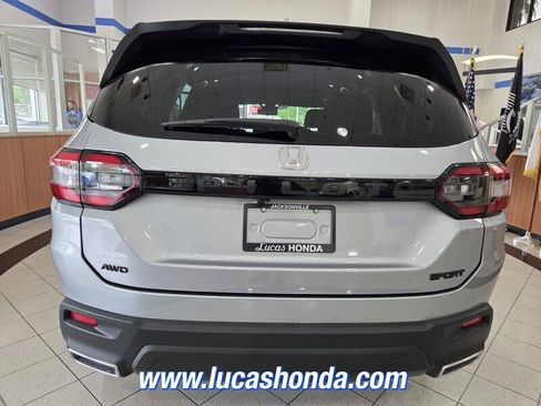 Used 2024 Honda Pilot Sport image 5