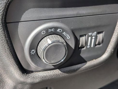 Used 2023 Jeep Grand Cherokee L Laredo image 11