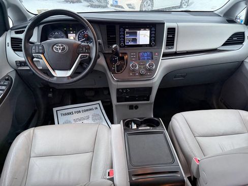 Used 2019 Toyota Sienna XLE Premium image 16