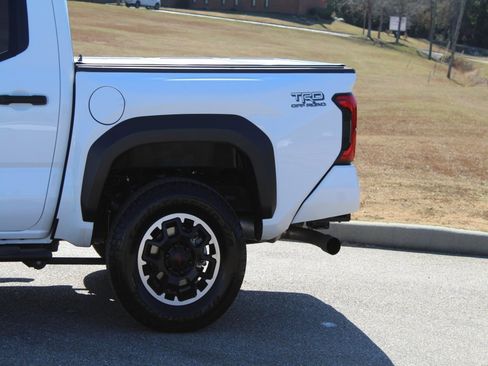 Used 2024 Toyota Tacoma TRD Off-Road image 13