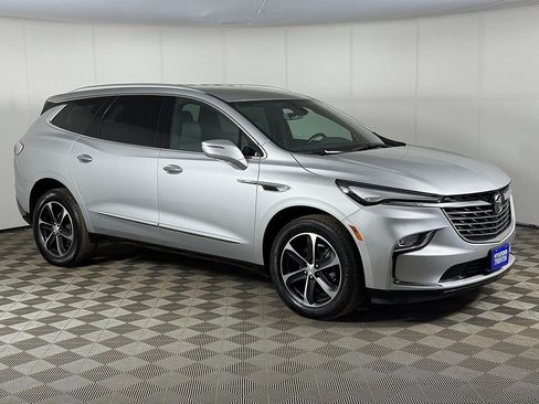 Used 2022 Buick Enclave Essence w/ Sound and Sites Package image 2