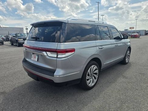Used 2023 Lincoln Navigator Reserve AWD/4WD image 3