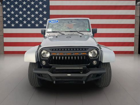 Used 2015 Jeep Wrangler Unlimited Sahara w/ Connectivity Group AWD/4WD image 7