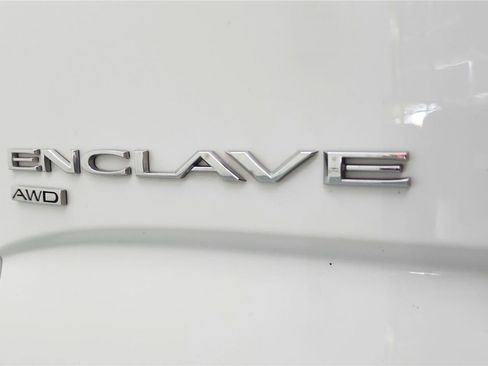 Used 2024 Buick Enclave Premium image 31