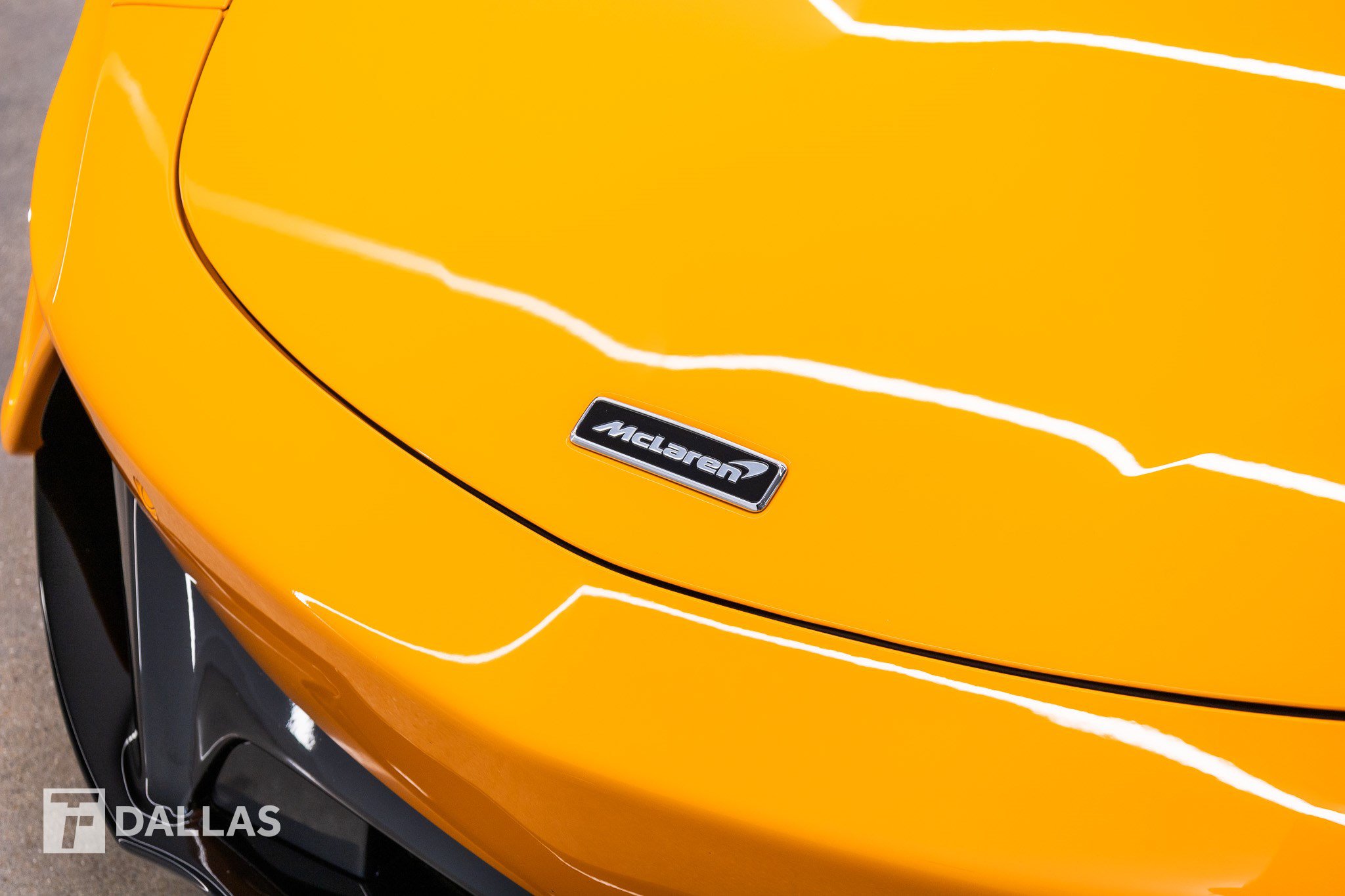 Used 2026 McLaren Artura RWD image 4