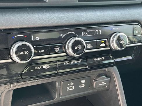 Used 2025 Honda Pilot Touring image 29