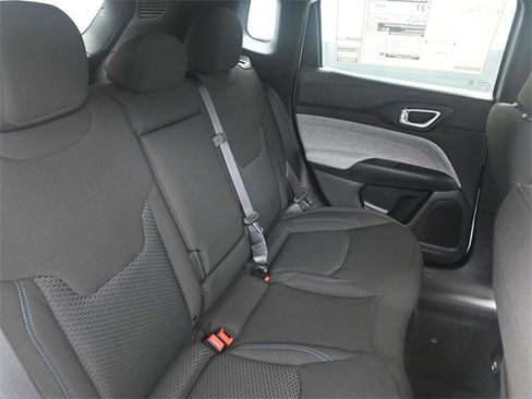 Used 2025 Jeep Compass Sport w/ Mopar Graphics Package image 16