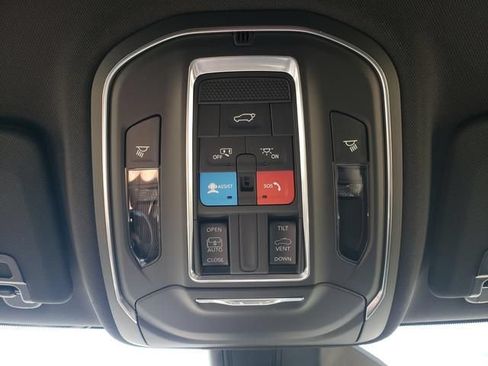 Used 2023 Jeep Grand Cherokee Altitude AWD/4WD image 21