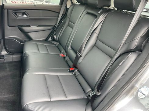 Certified 2022 Nissan Rogue SV w/ SV Premium Package AWD/4WD image 7