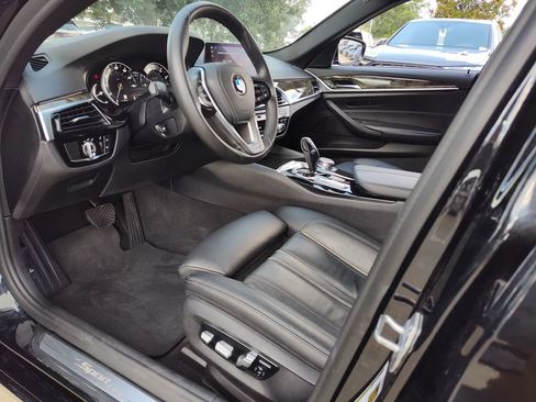 Used 2019 BMW 530i w/ Premium Package RWD image 2