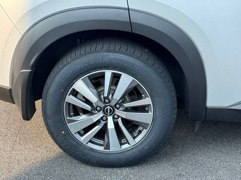 Used 2023 Nissan Pathfinder SL AWD/4WD image 13