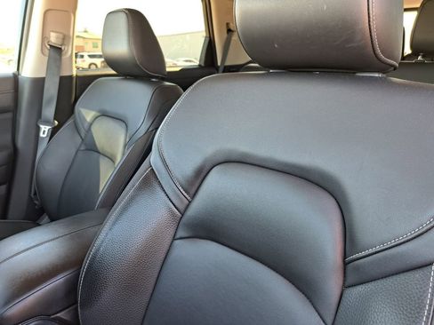 Used 2023 Nissan Pathfinder SL w/ SL Premium Package image 18