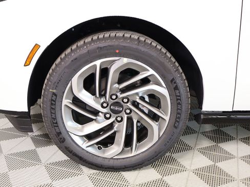 New 2026 Lincoln Navigator Reserve AWD/4WD image 19