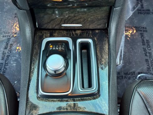 Used 2018 Chrysler 300 Limited RWD image 29