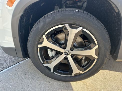 New 2026 Volkswagen Tiguan SE image 30