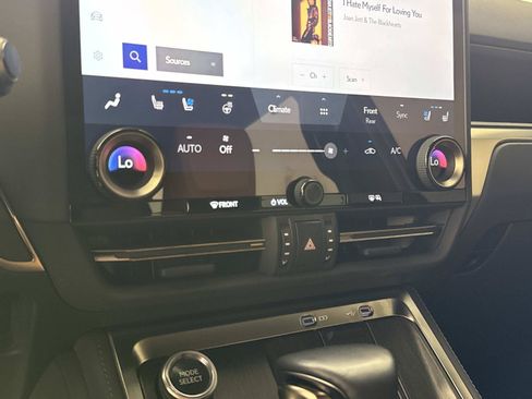 Used 2025 Lexus GX 550 w/ Accessory Package (2T) AWD/4WD image 26