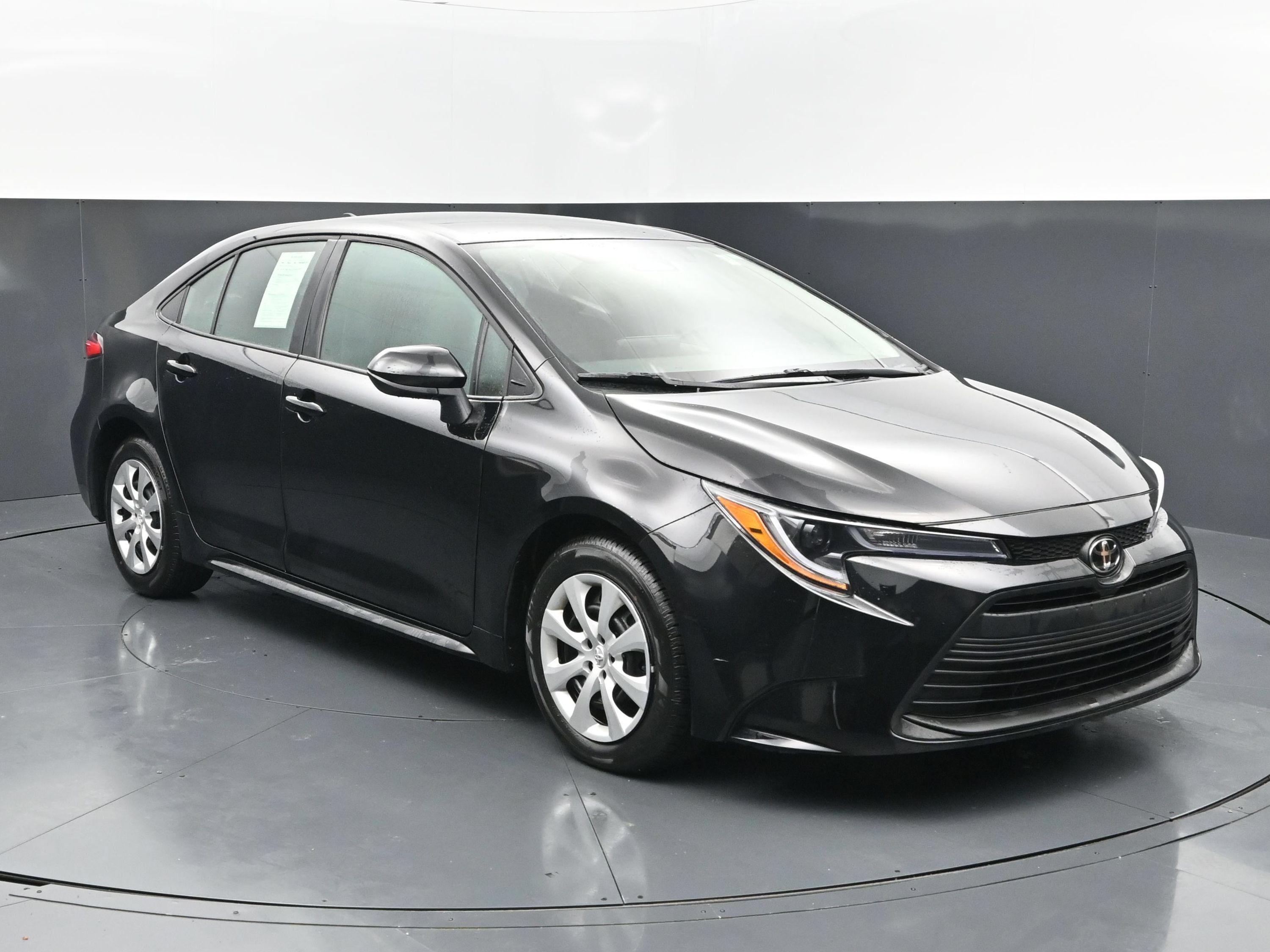 Used 2026 Toyota Corolla LE FWD image 7