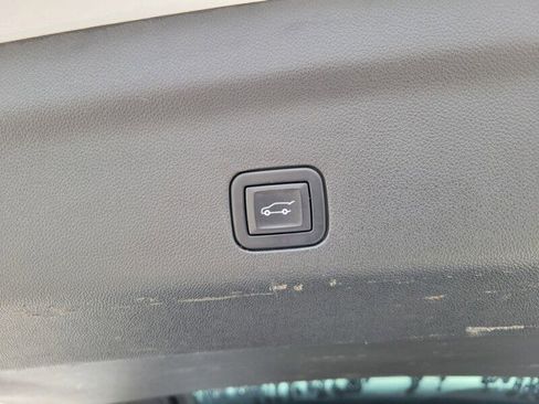 Used 2021 Chevrolet Tahoe LT image 9