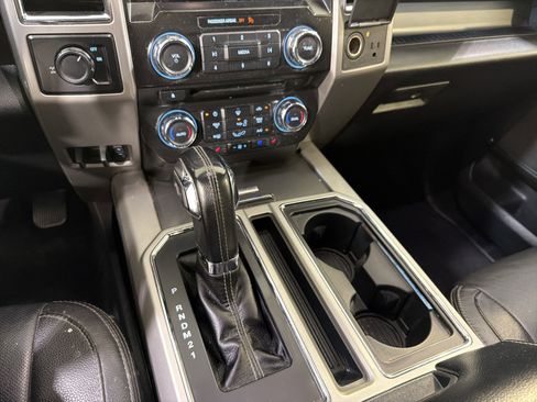 Used 2015 Ford F150 Lariat image 19