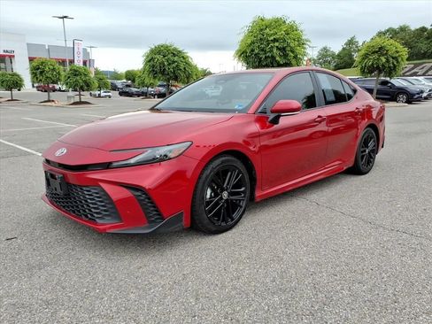 Used 2025 Toyota Camry SE w/ Multimedia Upgrade Package FWD image 9
