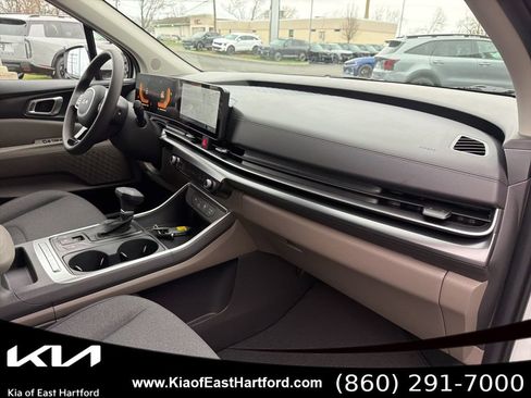 New 2026 Kia Carnival LX FWD image 13