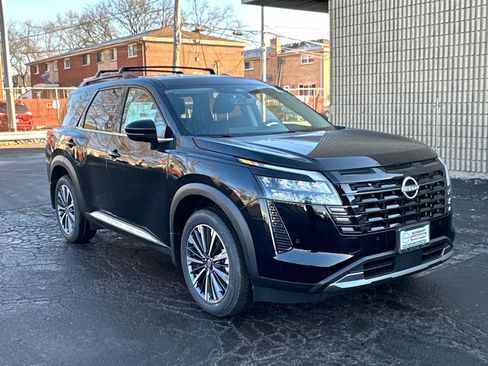 New 2026 Nissan Pathfinder Platinum w/ Cargo Package image 3