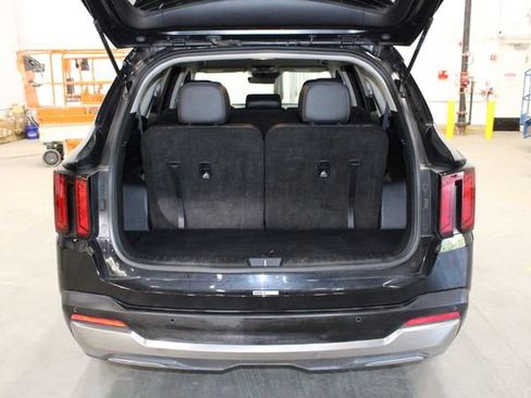 Used 2024 Kia Sorento S image 11