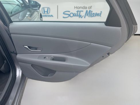 Used 2024 Hyundai Elantra SE FWD image 29