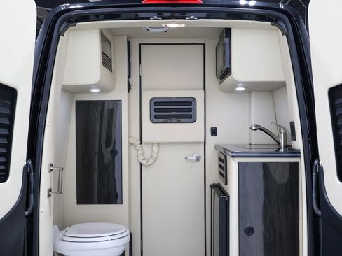 Used 2024 Mercedes-Benz Sprinter 3500 image 88