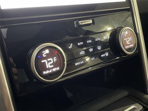 Used 2025 Land Rover Discovery Dynamic SE image 33