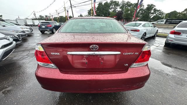 Used 2005 Toyota Camry XLE w/ VSC & Side Airbag Pkg FWD image 6