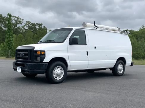 Used 2010 Ford E-250 and Econoline 250 image 3