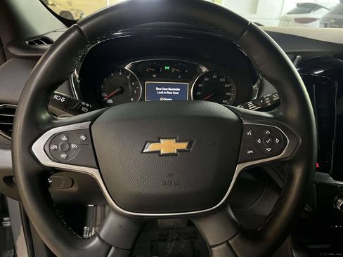 Used 2023 Chevrolet Traverse LT FWD image 17