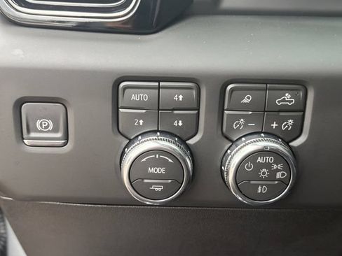 Used 2026 GMC Sierra 2500 AT4 w/ AT4 Premium Plus Package AWD/4WD image 5