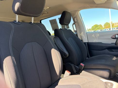 Used 2022 Chrysler Voyager LX FWD image 29