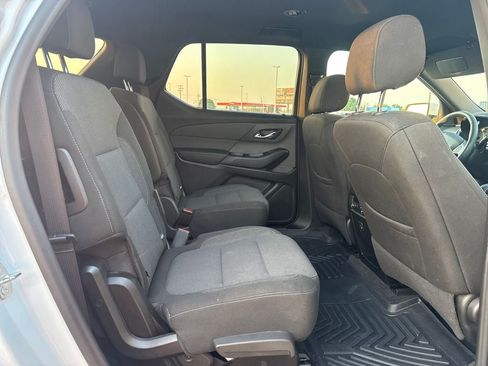 Used 2023 Chevrolet Traverse LT FWD image 9