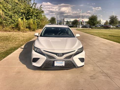 Used 2019 Toyota Camry SE FWD image 7