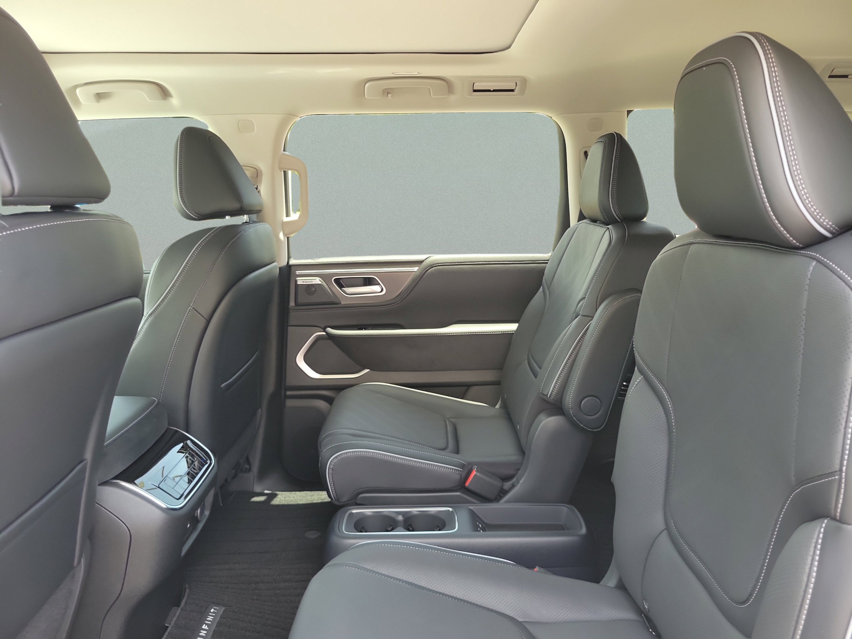 New 2027 INFINITI QX80 Luxe w/ Cargo Package RWD image 6
