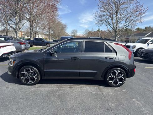 Used 2023 Kia Niro EX Touring FWD image 2