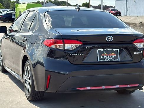 Used 2020 Toyota Corolla LE FWD image 3